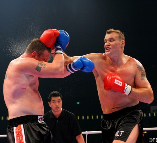 Schilt gagne encore au K-1 Dynamite 2006