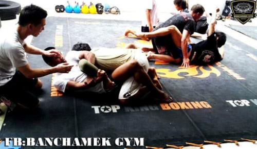 Buakaw met au MMA