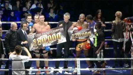 Vidéos AKHRAMENKO remporte Fight Code Rhinos à Genève