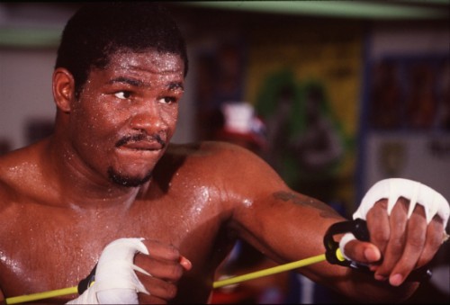 champion boxe anglaise Riddick BOWE met au Muaythai