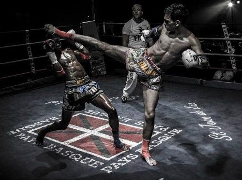 Vidéo Mike ALMAOS impose au REAL FIGHTING ARENA