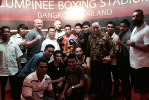 PORNSANAE gagne par KO au Lumpinee