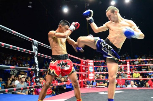 Brian DENIS impose avant limite au MAX MUAY THAI