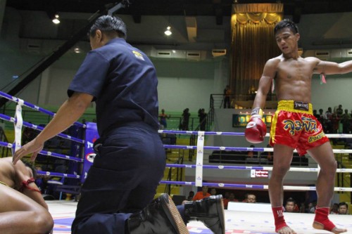 Video KONGSAK vainqueur par KO au Lumpini