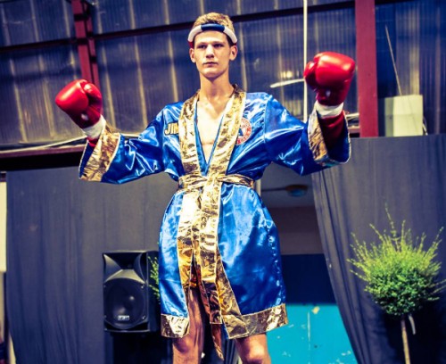Jimmy VIENOT Episode gladiateur au visage poupin