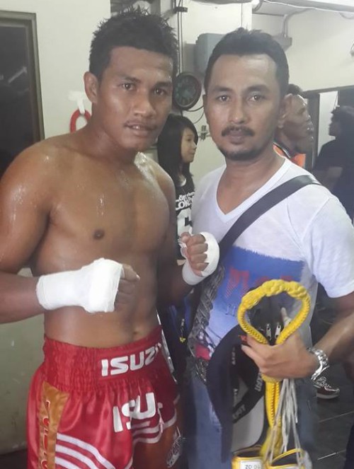 Vidéo ARMIN Pumpanmuang remporte son combat à l ISUZU CUP
