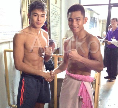 Vidéos SANGMANEE THAKSINLEK et MUANGTHAI vainqueurs au Rajadamnern