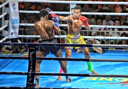 BUAKAW YODSANKLAI SAEKSAN et PETBONCHU imposent au T-ONE