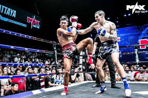 Vidéo Toby SMITH impose au MAX MUAY THAI
