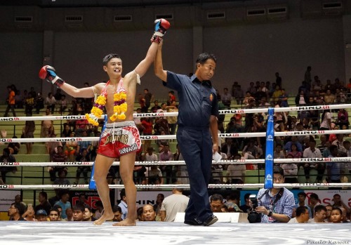 Vidéo SANGMANEE bat MUANGTHAI