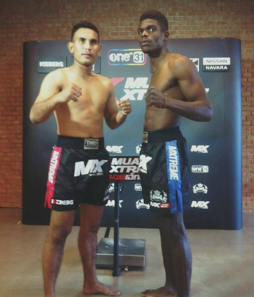 Thaïlandais cartonnent aussi avec gants MMA