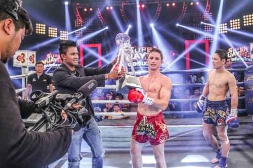 Vidéo Arthur MEYER remporte tournoi SUPER MUAYTHAI