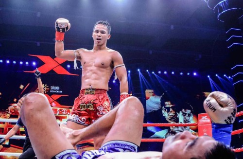 Vidéos SUPERBON Banchamek remporte tournoi final KUNLUN FIGHT