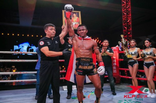 Vidéo BUAKAW gagne par KO au KUNLUN FIGHT