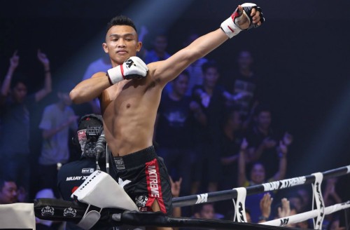Vidéos YODPAYAK vainqueur express RUNGRAVEE battu au MUAY XTREME