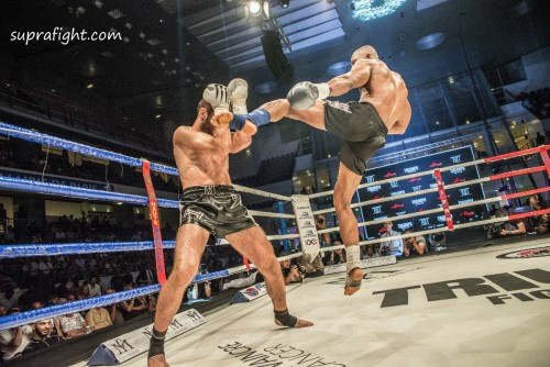 Mbamba Cauwenberg manque ceinture ISKA au Triumph