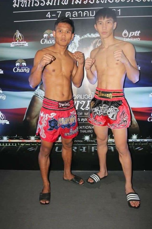 Vidéos SUPERLEK bat encore MUANGTHAI KULABADAM perd revanche contre TAWANCHAI