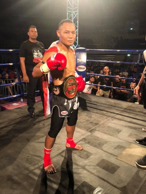 Vidéo Victoire expéditive pour SAENCHAI Malaisie