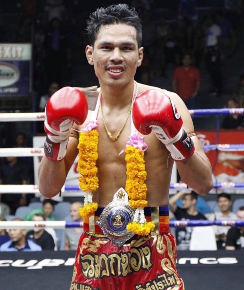 Vidéo CHAMUAKTONG conserve sa ceinture Rajadamnern