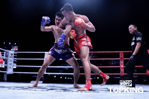 Vidéos TOPKING YODWICHA gagne par KO
