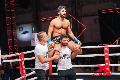 Vidéos Marat GRIGORIAN remporte tournoi KUNLUN FIGHT avec KO sur SUPERBON