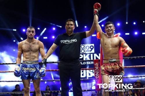 Vidéos SANGMANEE vainqueur par TKO au TOPKING