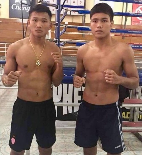 Vidéo KULABDAM fait mordre poussière à MUANGTHAI