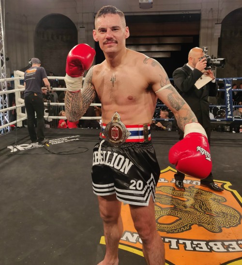 Vidéo Victoire par KO pour Toby SMITH