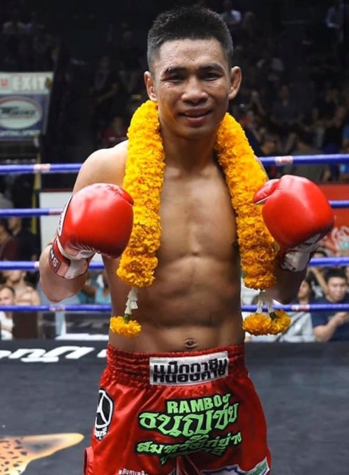 THANONCHAI foudroie KINGSANLEK au Rajadamnern