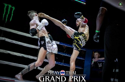 MUAY THAI GRAND PRIX BATACLAN première défaite aux points pour Jérémy PAYET