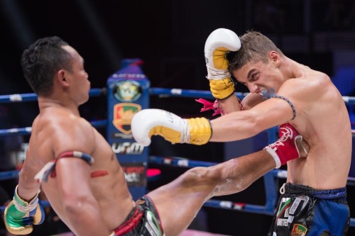 Vidéo SAENCHAI impose à Dubaï