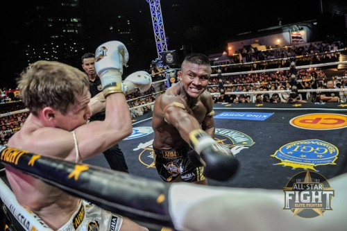 Vidéos BUAKAW YODWICHA SUPERBON et SUPERBANK font sans faute à l ALL STAR FIGHT