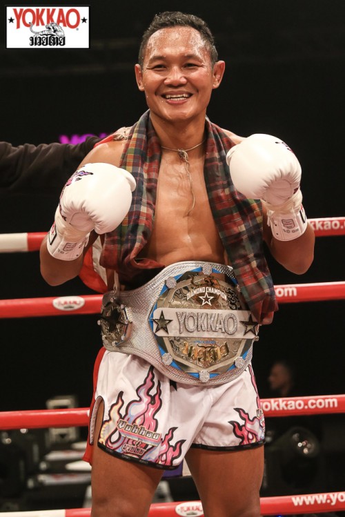 Vidéos YOKKAO CAZAMBO et JEANNE vainqueurs aux côtés SAENCHAI et SINGDAM