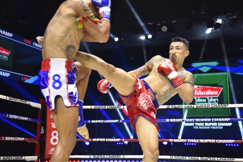 Vidéo PAKORN vainqueur par KO au SUPER CHAMP