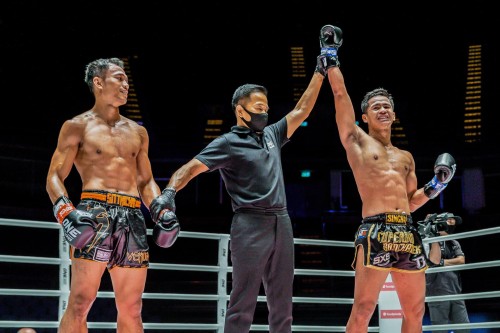 Vidéos SUPERBON remporte belle contre SITTICHAI YODSANKLAI encore battu