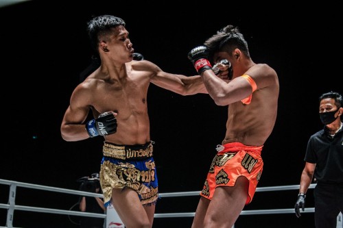 Vidéo SANGMANEE mis KO par KULABDAM Fabio PINCA battu MMA